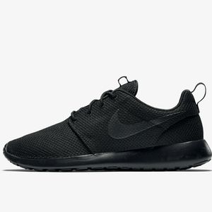 Nike Roshe One - All Black 🖤